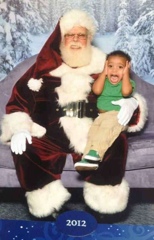 7ebff23dff410eae039b5992fb133b21 awkward photos bad santa - The Worst Santa’s Lap Photos to Ruin Your Christmas