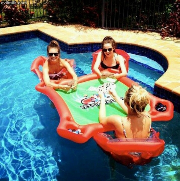 Texas-Holdem-Inflatable-Pool-Poker-Set3