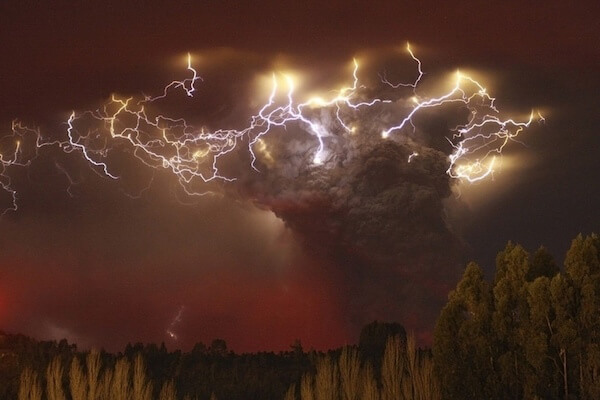 Chile’s Puyehue volcano erupts, causing air traffic cancellations across South America, New Zealand, Australia and forcing over 3,000 people to evacuate.