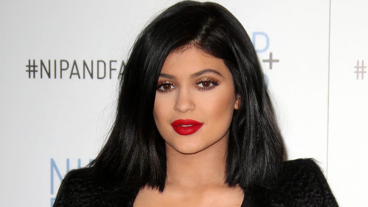 Kylie-jenner-red-lipstick-wallpaper-5618