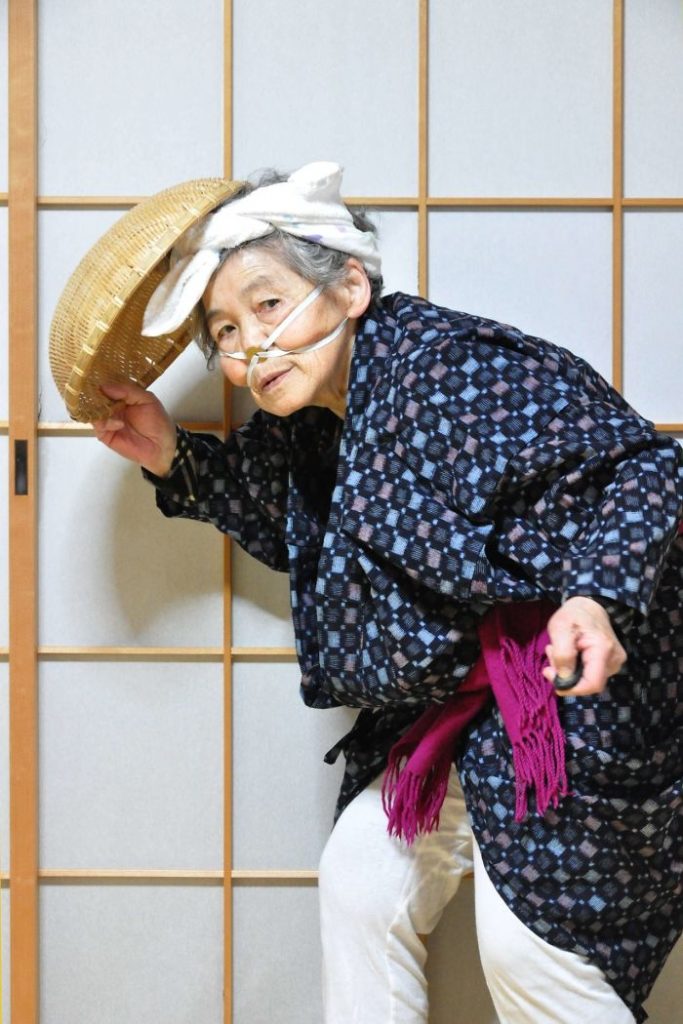 japanese-grandma-can-t-stop-taking-hilarious-self-portraits